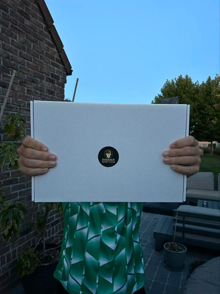 Football Shirt Mystery Box, Sport en Fitness, Voetbal, Zo goed als nieuw, Shirt, Ophalen of Verzenden