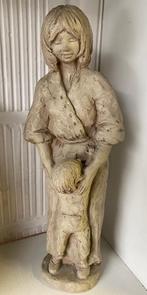 Beeldje "Moeder met Kind"., Antiek en Kunst, Ophalen of Verzenden