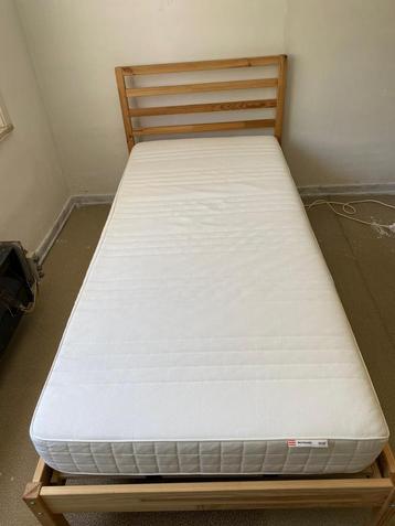Bed van 90 x 200 met matras beschikbaar voor biedingen