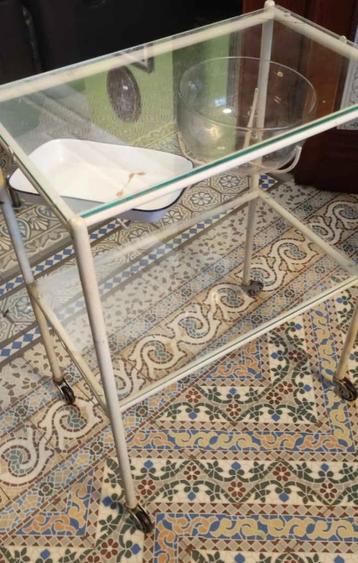 Desserte médicale vintage beschikbaar voor biedingen