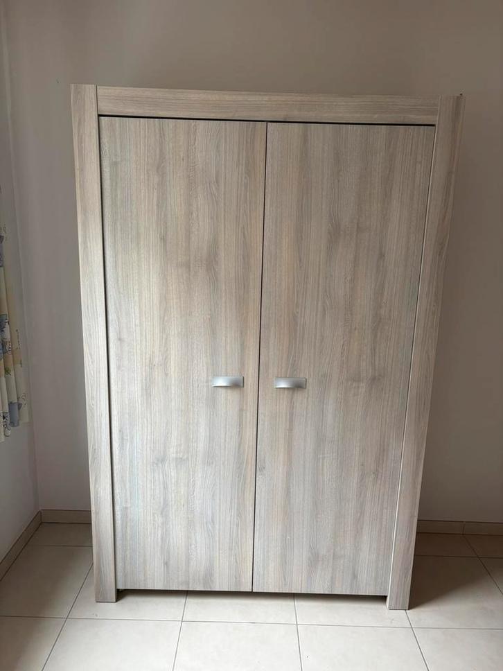 Armoire, Huis en Inrichting, Kasten | Kleerkasten, Zo goed als nieuw, Eikenhout, Ophalen