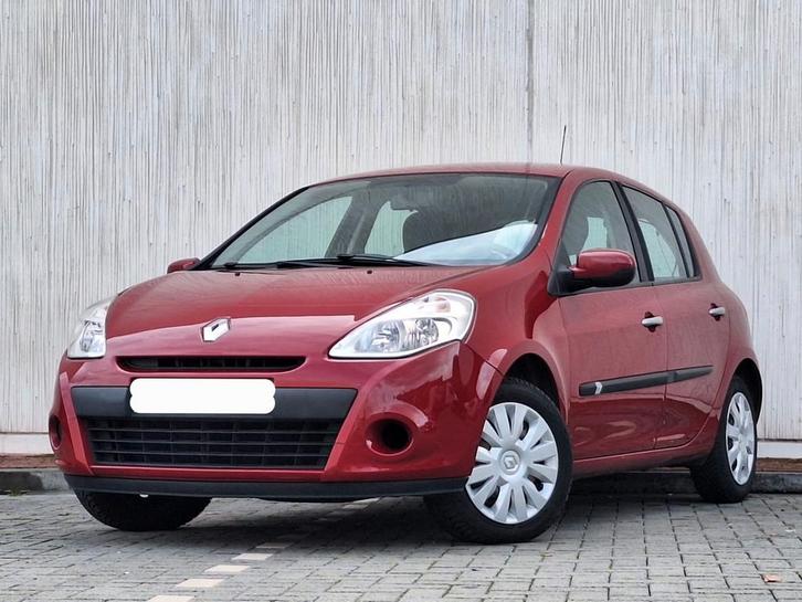 Renault Clio 1.2i Airco/ Benzine/ 2010/ 171 km/

️, Auto's, Renault, Bedrijf, Clio, Isofix, Radio, USB, Benzine, Berline, 5 deurs