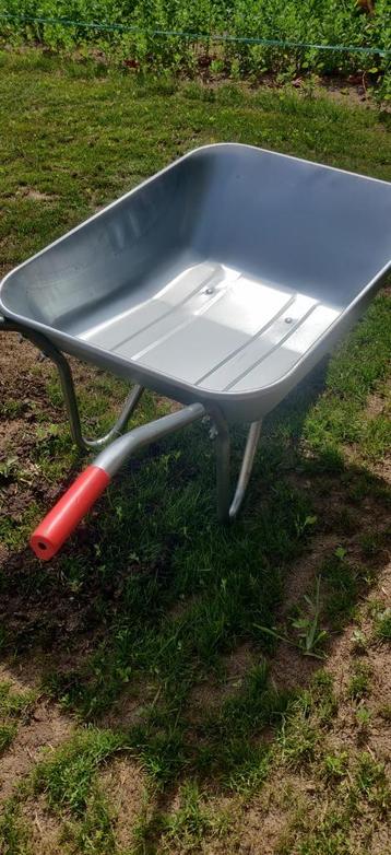 actie kruiwagen nieuw 35 €  en 55  € zondag open tot 15.00  beschikbaar voor biedingen