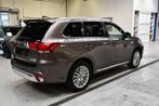 Mitsubishi Outlander 2.4i 4WD PHEV Instyle - NAVI / CAMERA /, Auto's, Mitsubishi, Automaat, Euro 6, 4 cilinders, Bruin