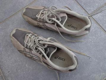 spikes beschikbaar voor biedingen
