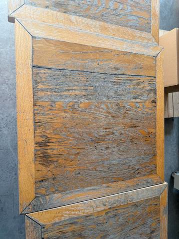 Houten tafels  beschikbaar voor biedingen