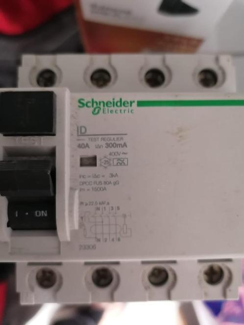 Schneider 40A 300mA, Bricolage & Construction, Électricité & Câbles, Utilisé, Autres types, Enlèvement ou Envoi