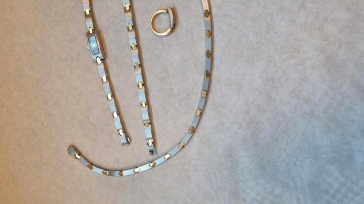 Pequignet Moorea unieke damesset bijna ongedragen, Handtassen en Accessoires, Horloges | Dames, Zo goed als nieuw, Goud, Goud