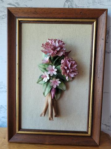 Cadre avec bouquet de fleurs en Capodimonte