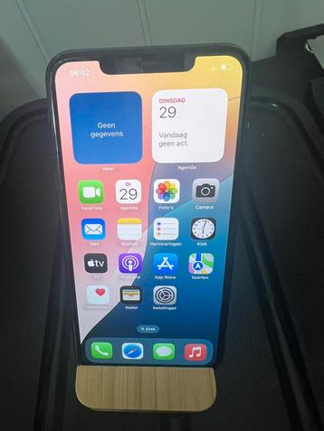 Mooie iPhone 11 pro Max grijs 64gb met 95% batterijcapacitei beschikbaar voor biedingen