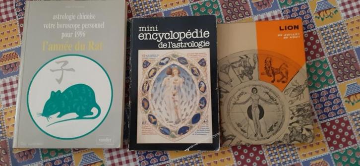 Boeken - Set van 3 boeken over astrologie, Boeken, Hobby en Vrije tijd, Gelezen, Ophalen of Verzenden