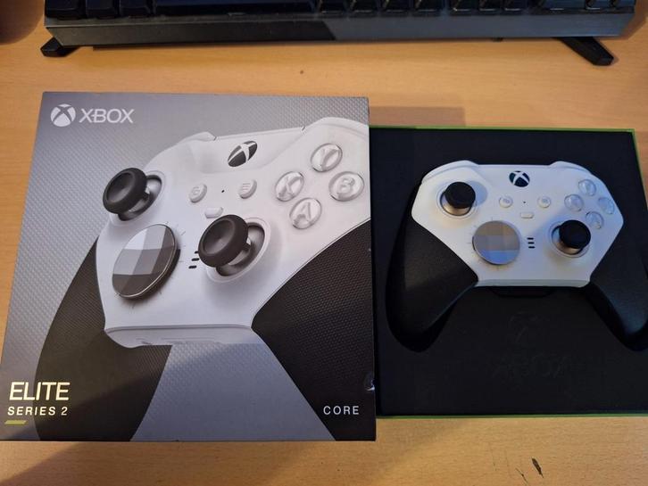 Xbox Elite Wireless Series 2 – Core, Games en Spelcomputers, Spelcomputers | Xbox | Accessoires, Zo goed als nieuw, Xbox One, Draadloos