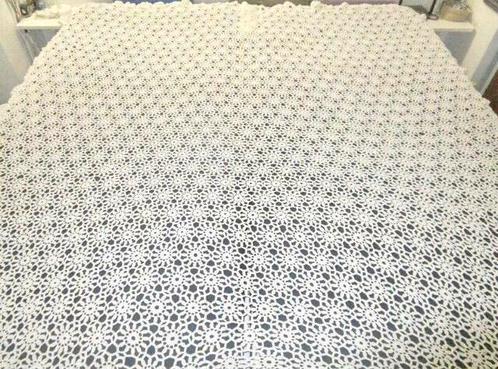 Couvre-lit blanc au crochet, Maison & Meubles, Ameublement | Tapis & Moquettes, Comme neuf, Blanc