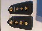 De schoudervullingen van een hoge officier doorgeven, Ophalen of Verzenden