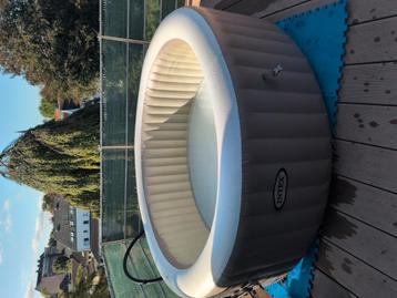 Jaccuzi  beschikbaar voor biedingen