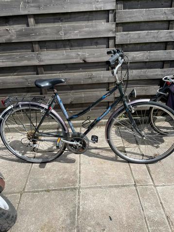 Damesfiets beschikbaar voor biedingen