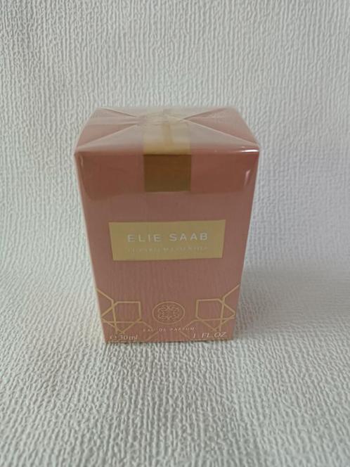 Parfum Elie Saab 30 ml officiel prix neuf 69€, Bijoux, Sacs & Beauté, Beauté | Parfums, Neuf, Enlèvement ou Envoi