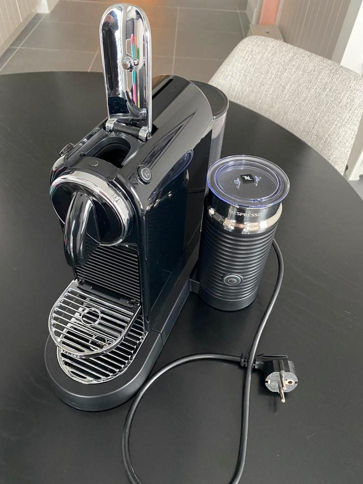 Nespresso Citiz & Milk black met melkopschuimer, Electroménager, Cafetières, Utilisé, Dosettes et capsules de café, Cafetière