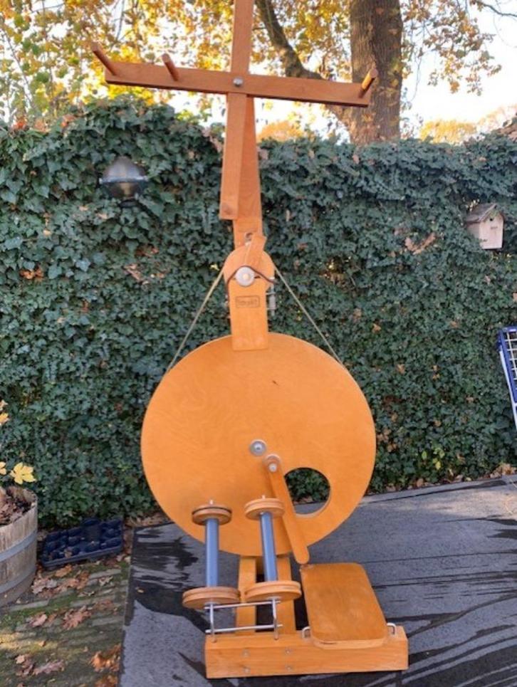 LOUET S 10 SPINNEWIEL MET WOLMOLEN, Hobby en Vrije tijd, Spinnewielen en Spinnen, Zo goed als nieuw, Spinnewiel, Ophalen of Verzenden