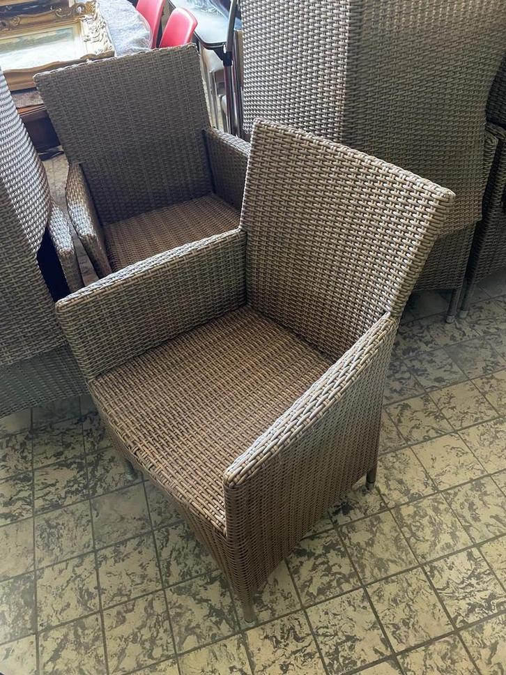 Wicker tuinstoelen met armleuningen – €35/stuk, Tuin en Terras, Tuinstoelen, Zo goed als nieuw, Kunststof, Ophalen