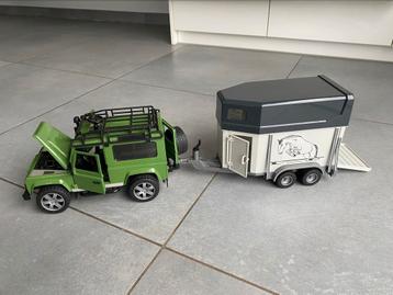 Bruder jeep Land Rover Defender met paardentrailer  beschikbaar voor biedingen