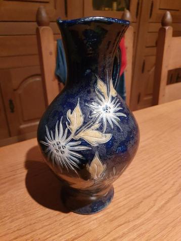 Vase floral en grès Dubois.  beschikbaar voor biedingen