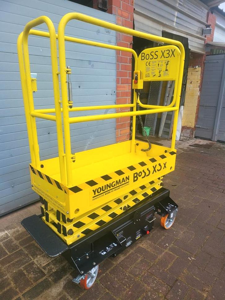 Schaarlift boss X3X 2400€  naar 2100€ buitenkansje, Doe-het-zelf en Bouw, Steigers, Zo goed als nieuw, Ophalen