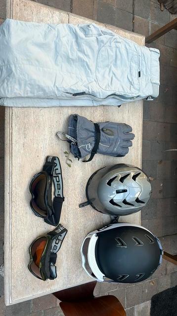 Skihelmen, brillen, broek en handschoenen te koop, Enlèvement, Comme neuf, Ski