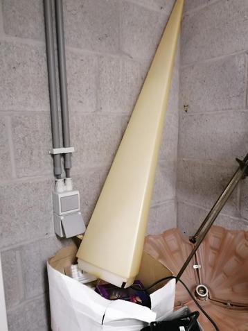 Pyramide lamp met verschillende kleuren  beschikbaar voor biedingen