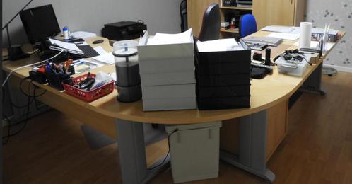 Bureeltafel in L vorm en 2 bureel stoelen, Huis en Inrichting, Bureaus, Zo goed als nieuw, Bureau, Ophalen