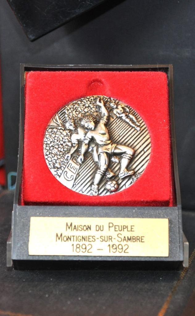 medaille football centenaire 1892/1992, Verzamelen, Sportartikelen en Voetbal, Zo goed als nieuw, Overige typen, Ophalen of Verzenden