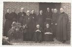 Fotokaart 12 priesters - Geen datum of plaats, Verzamelen, Gebruikt, Foto, Verzenden, Overige onderwerpen