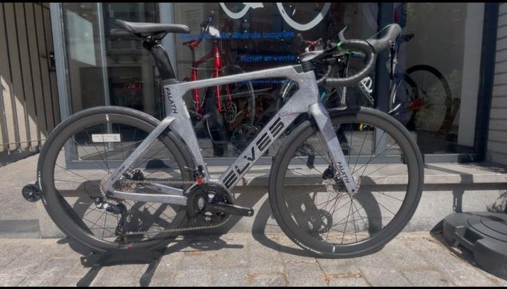 NIEUWE MET GARANTIE*Koersfiets Elves Falath Evo*Carbonwielen, Hobby en Vrije tijd, Overige Hobby en Vrije tijd, Nieuw, Ophalen