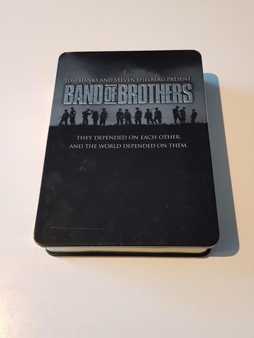 HBO band of brothers, metal box, 6 DVD  beschikbaar voor biedingen