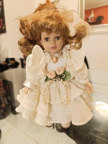 Enorme collectie porseleinen poppen ( deel 2 ) beschikbaar voor biedingen