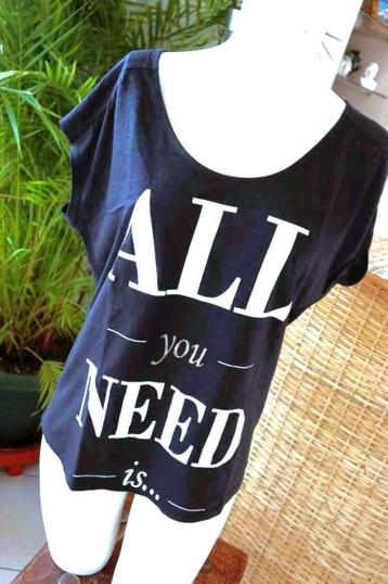 zwart wit T-shirt All you Need is… beschikbaar voor biedingen