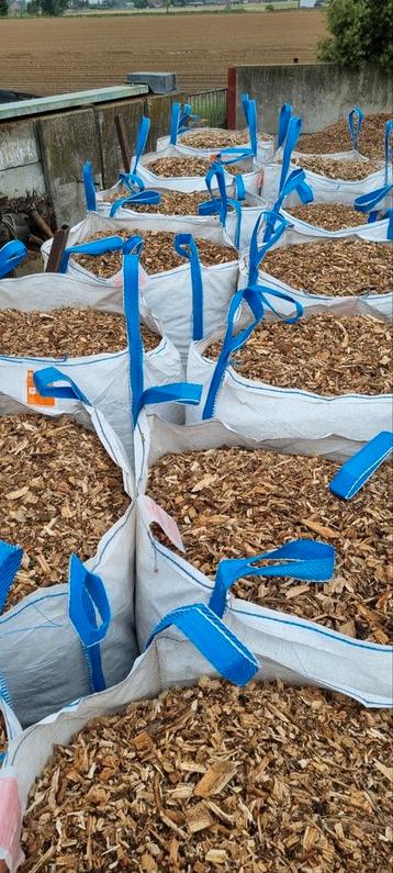 Eiken hout snippers. €50  voor 1 big bag.  beschikbaar voor biedingen