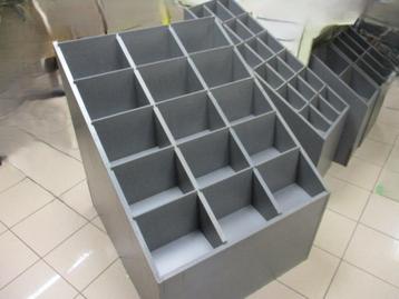 LAMINAATHOUTEN LOCKERSET beschikbaar voor biedingen