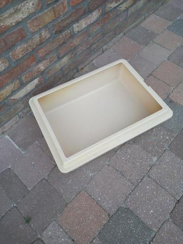 Kattenbak beschikbaar voor biedingen