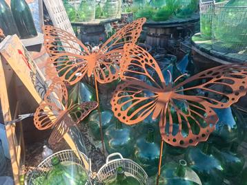 Ensemble de papillons en acier corten, un véritable œil du j, Enlèvement