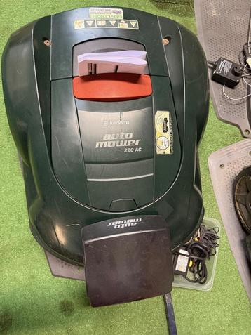 Tondeuse robot automower Husqvarna 220AC, Enlèvement, Utilisé, 20 à 25 cm