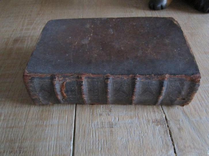 2 zeer oude boeken, Antiek en Kunst, Antiek | Boeken en Manuscripten, Ophalen of Verzenden