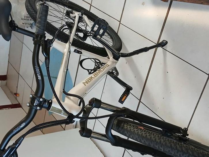 Vtt nakamura summit 700 frein hydrologique, Fietsen en Brommers, Fietsen | Heren | Sportfietsen en Toerfietsen, Nieuw, Ophalen