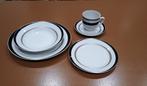 Yong Illusion servies, Huis en Inrichting, Ophalen, Zo goed als nieuw, Bord(en)