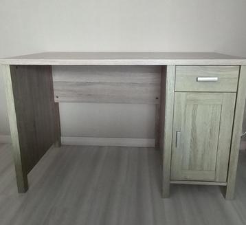 Bureau 120 x 59 beschikbaar voor biedingen