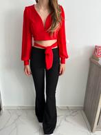 Top rouge et pantalon de vacances noir, Vêtements | Femmes, Tops, Enlèvement, Comme neuf, Taille 36 (S), Rouge