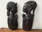 Twee houten wandsculpturen: Afrika, Antiek en Kunst, Kunst | Beelden en Houtsnijwerken, Ophalen of Verzenden