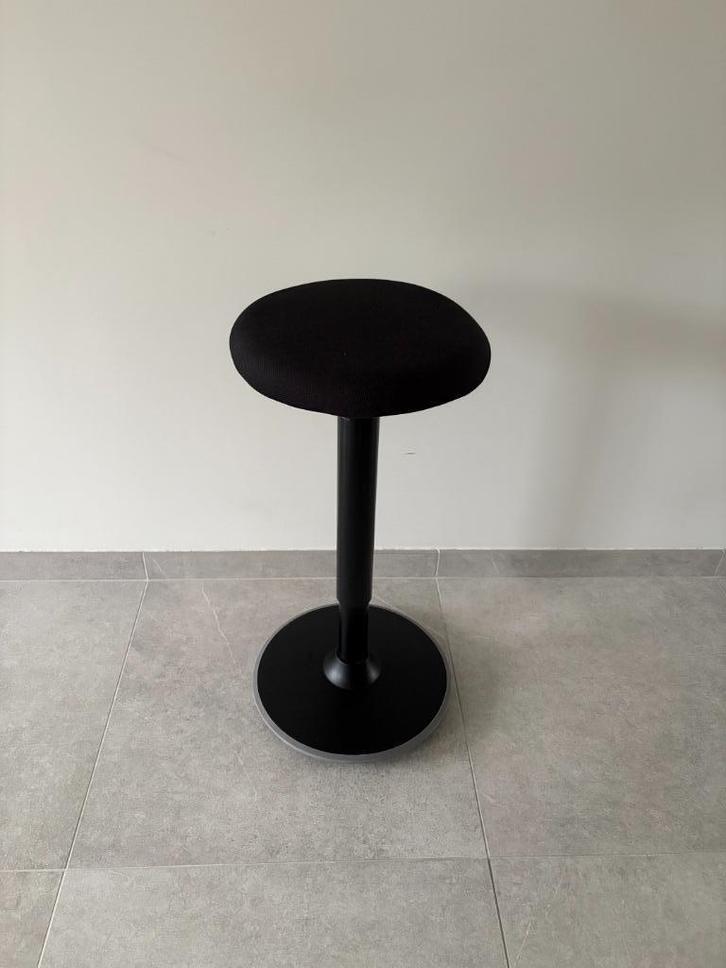 Standing desk stool (Fully Luna), Maison & Meubles, Chaises de bureau, Comme neuf, Tabouret de bureau, Noir, Ergonomique, Enlèvement