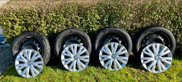 Winterbanden stalen velg 205/55 R16 en wieldoppen Volkswagen beschikbaar voor biedingen