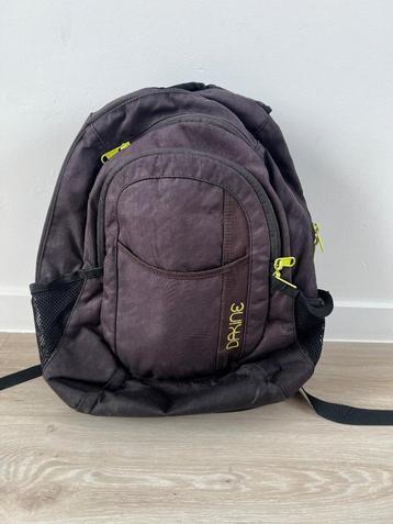 Dakine rugzak met verschillende vakken beschikbaar voor biedingen